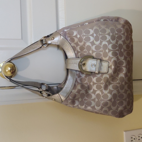 バッグ Coach Signature Soho Shoulder Bag Gray Coach Grey Signature C Soho Shoulder Bag – Rediscover Vintage